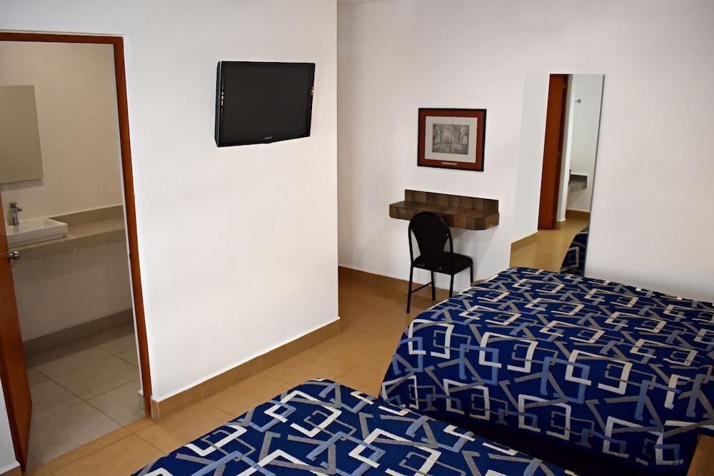 Opportunity Leon Hotel Bagian luar foto
