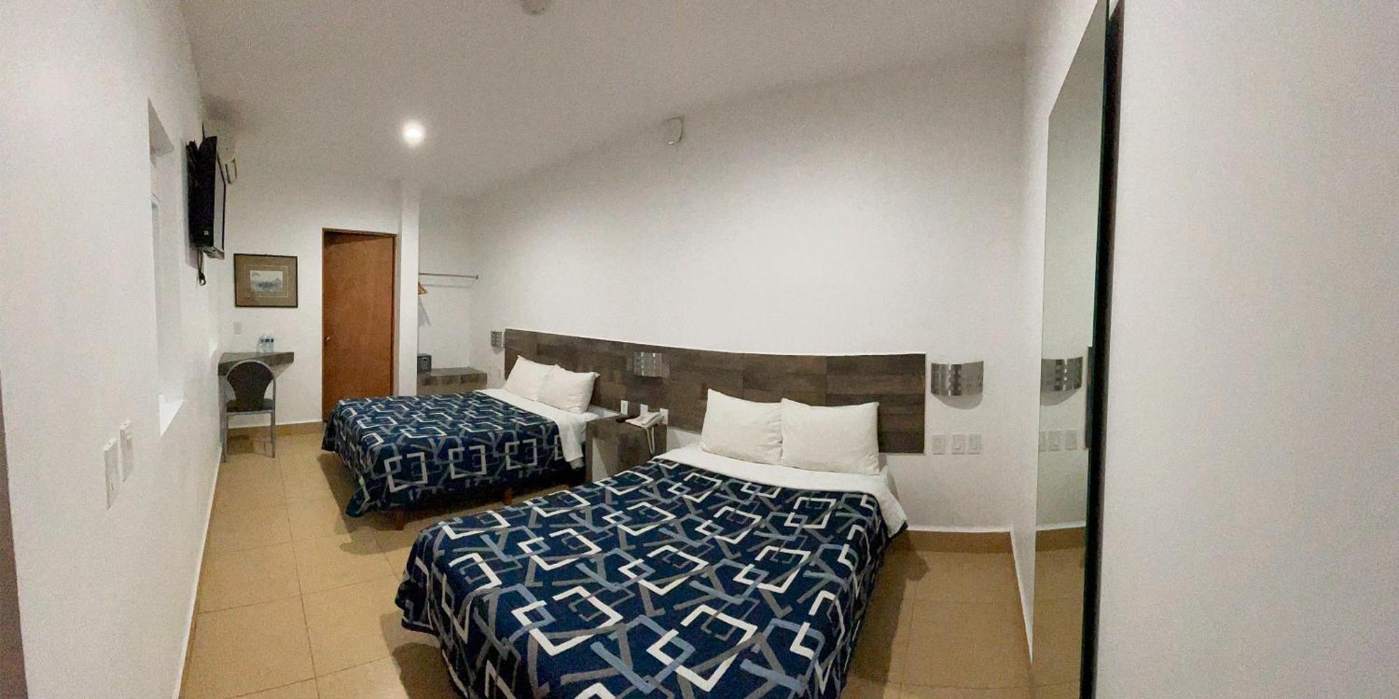 Opportunity Leon Hotel Bagian luar foto