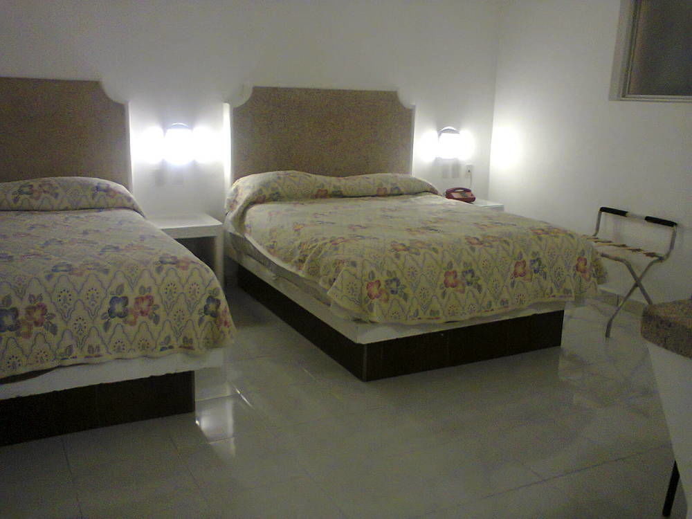 Opportunity Leon Hotel Bagian luar foto