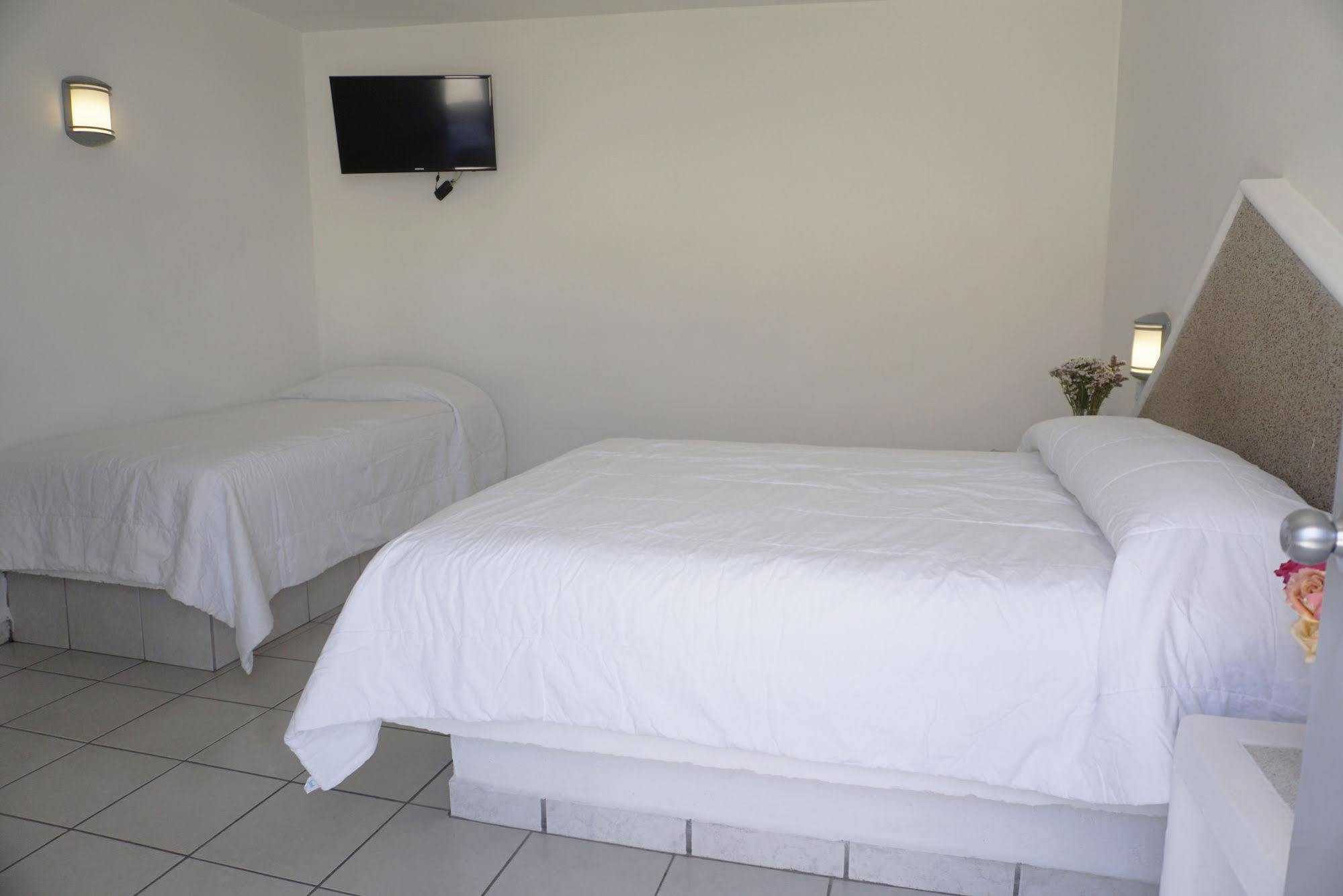 Opportunity Leon Hotel Bagian luar foto
